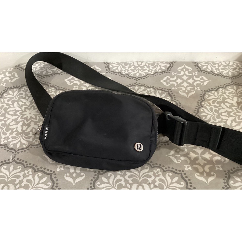 Lululemon Everywhere Women's Belt Bag - Black